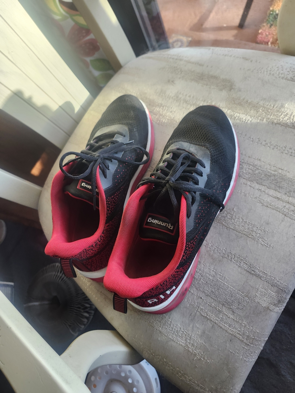 Running Athletic Sneakers in Black and Red